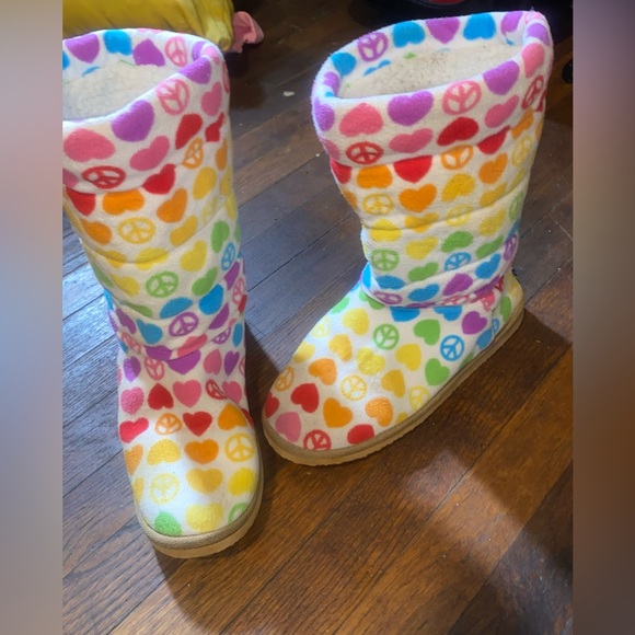 Beeposh Melissa & Doug Peace/Heart slipper boots - Picture 2 of 6